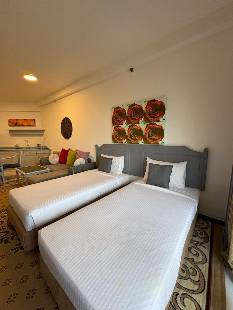 Jazz Rainbow Paradise Beachfront Peanag Pangsapuri