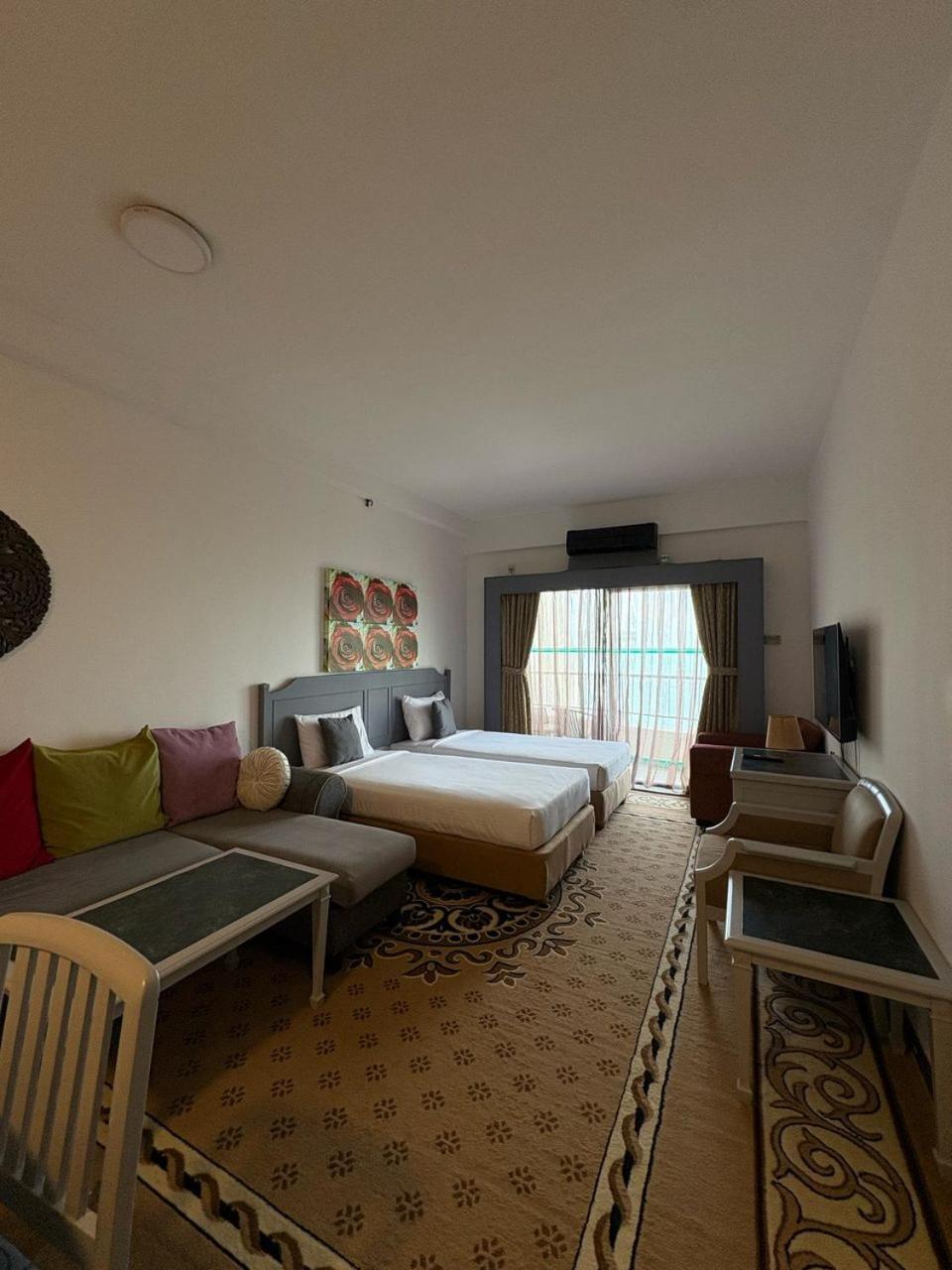 Jazz Rainbow Paradise Beachfront Peanag Apartment